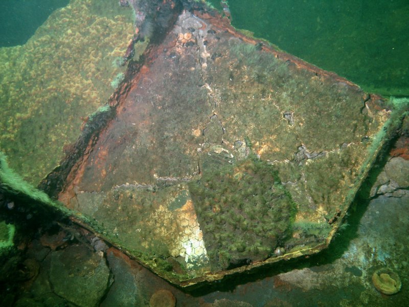 Brygan kylpyhuoneen lattiaa
